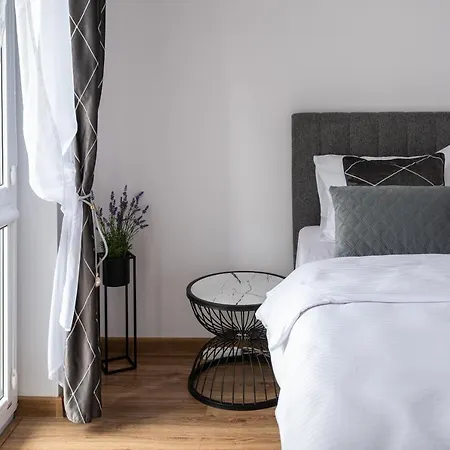 Modern Space Glamour By Bookinghost ワルシャワ