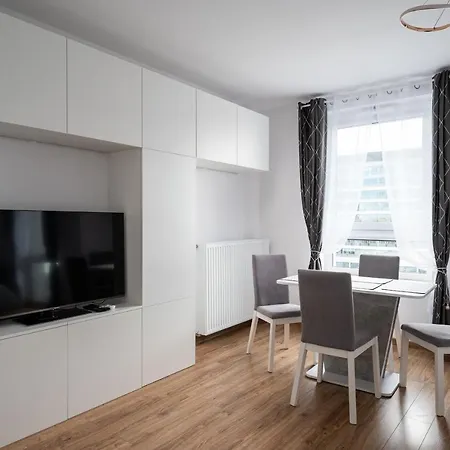 Modern Space Glamour Apartment