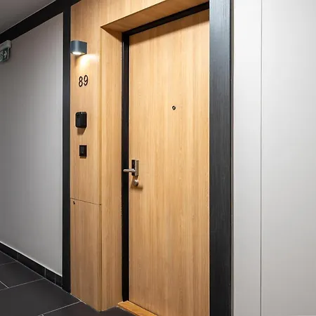 Modern Space Glamour By Bookinghost * Warschau